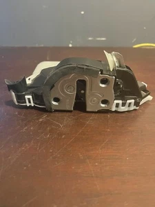 Toyota Tacoma Raigth Door Lock Latch Actuator 2016 -2019 - Picture 1 of 5