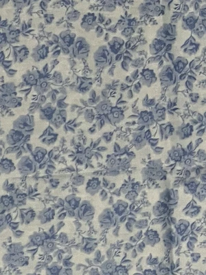 Tela artesanal de edredón 100 % algodón con estampado floral azul y blanco de 18 pulgadas x 44 pulgadas de ancho Foto 1 de 4