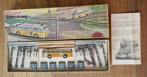 Vintage 1960 Japan Silvine HO Scale Electric Trolley Bus Set Car In Box! Rare! - Picture 1 of 12