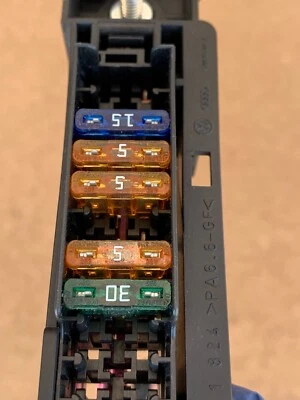 AUDI A8 QUATTRO 2004-2018 4,2 L MALETERO FUSIBLES PORTACAJAS 4F1941824 OEM Foto 1 de 4