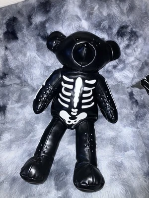 Mochila Bolso de Peluche Dollskill Oso Esqueleto Gótico Espeluznante Foto 1 de 4