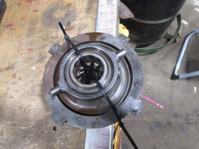 IH/FARMALL 560, CONJUNTO DE ENGRANAJES Y ACTUADORES DE EMBRAGUE TOMA DE FUERZA.  #374027R2, 374039R1 usado original Foto 1 de 4