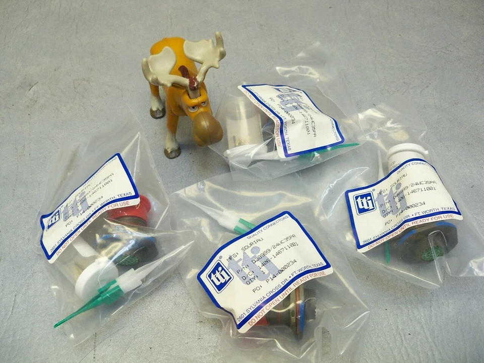 TTI Souriau D38999/24WC35PA Circular MIL Spec Connector 22P Sz 13 lot of 4 - Image 1 of 4