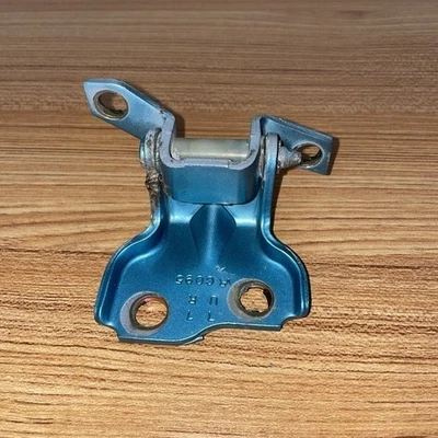 89-94 Geo Metro 4 Door REAR RIGHT Passenger *UPPER* Door Hinge OEM NO BOLTS - Image 1 of 4