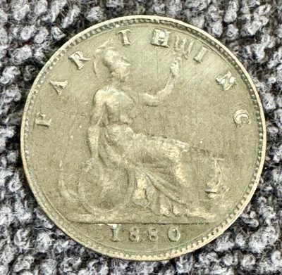 1880 Farthing, United Kingdom, Victoria (Bronze, 2.5 g, 20 mm), About F (Gouges) - Image 1 of 4