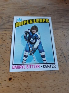 1976 TOPPS HOCKEY DARRYL SITTLER #207 TORONTO ACERO FOGLIE HOF ALTA QUALITÀ NM - Foto 1 di 8