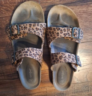 Sandalias con estampado de leopardo bien usadas Foto 1 de 3