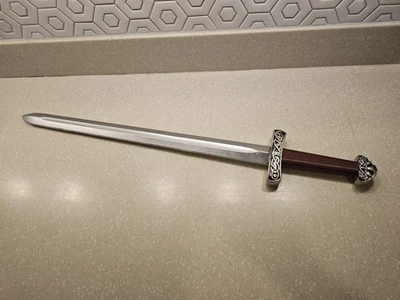 Espada pequeña vikinga de espuma de poliuretano Foto 1 de 4