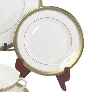 Royal Doulton Clarendon BREAD & BUTTER PLATE 6.5" English Bone China Side Plate - Picture 1 of 8