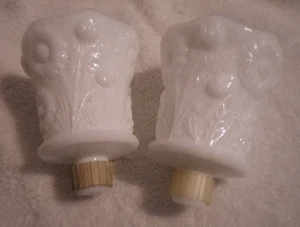 2 Daisy Flower White Milkglass small VOTIVE CUPS Candle Holder Peg Vintage - Picture 1 of 5