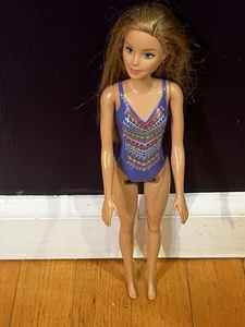 Barbie Badeanzug FJD97 11" Puppe Spielzeug von Mattel - Bild 1 von 5