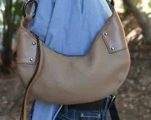 Borsa Gucci mezza luna hobo misura: 12 x 7-9 alta cammello - Foto 1 di 16
