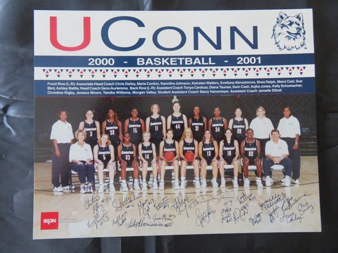 UCONN 2000-2001 Women's Basketball Team Photo Sue Bird MINT Cover