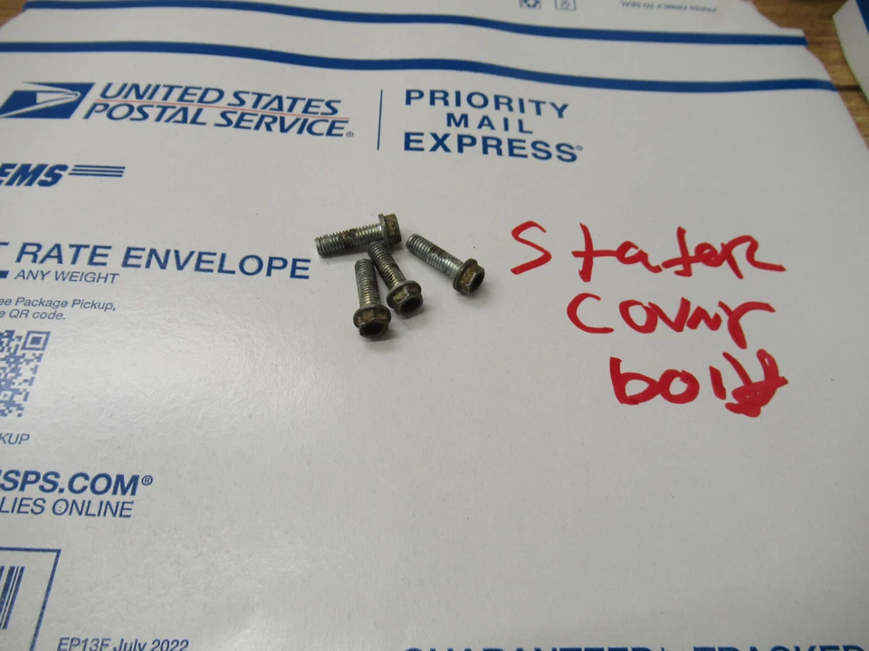 KTM 440 EXC MXC 1995 KTM 440 EXC MXC 1995 CUBIERTA ESTATOR PERNOS DE MONTAJE Foto 1 de 1