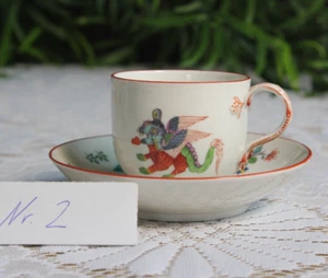 Meissen Mokkatasse im seltenen Kakiemon Dekor "Fliegender Hund" 1.Wahl - Picture 1 of 12