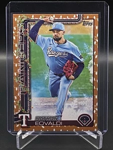 2025 Topps Holiday Baseball Nathan Eovaldi #H47 Holiday Lights Texas Rangers - Foto 1 di 2