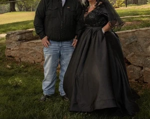 Black Wedding Dress With Veil - Picture 1 of 3