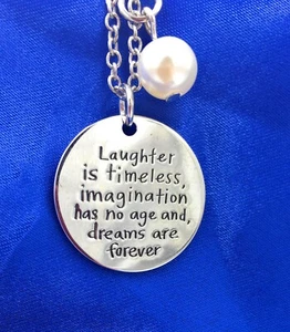 Collar colgante de plata La risa es atemporal imaginación no tiene sueños de edad - Imagen 1 de 2