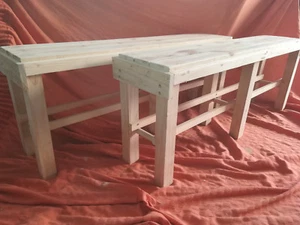Pareja de BANCOS de madera maciza tableados. Largo 1,22 cms. XL - Imagen 1 de 6