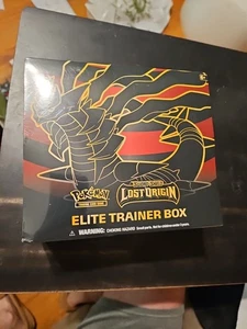 Pokémon TCG: Schwert & Schild Verlorener Ursprung Elite Trainer Box ETB Sealed - Bild 1 von 3