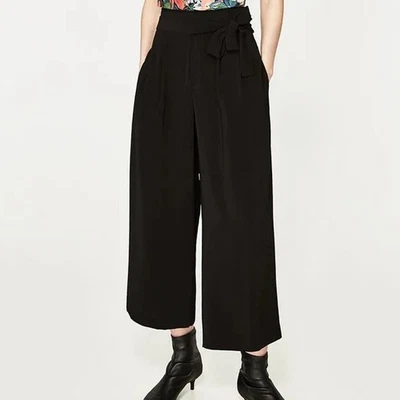 Calça ZARA Feminina Cropped Cintura Alta Perna Larga Preta Culotte com Bolsos - P - Imagem 1 de 4