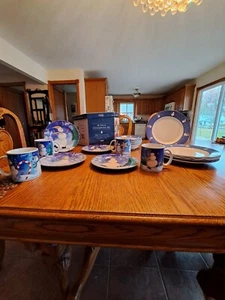 Sakura by Oneida 16 Piece Vintage Dinnerware Set "Snow Pals” Holiday Collection - Picture 1 of 24