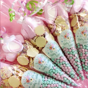 Pre filled Personalised WEDDING Sweet cones FLORAL party bags - Picture 1 of 1