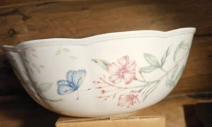 Lenox "Butterfly Meadow" Scalloped Porcelain 10" Serving Bowl by Laurie Le Luyer - Picture 1 of 7
