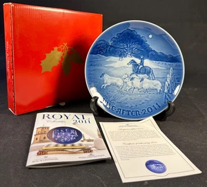 BING & GRONDAHL Plate Jule-After 2011 HOME FOR CHRISTMAS - Picture 1 of 10