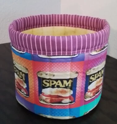 Michael Miller Retro SPAM Lata Carne Enlavada Arte Pop Neón Acolchado Cesta de Almacenamiento  Foto 1 de 4