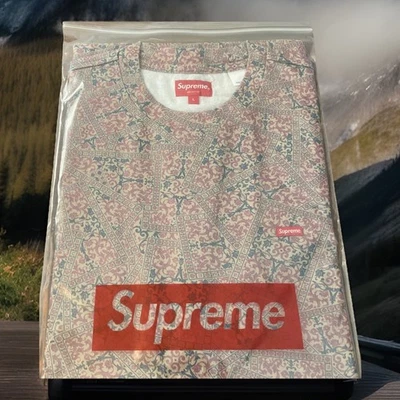 CAJA PEQUEÑA SUPREMA CAMISETA TARJETAS FLORALES CAQUI/TALLA GRANDE/FW21 SEMANA 1 (AUTÉNTICA) Foto 1 de 4