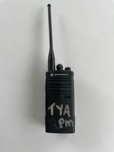 Motorola RDU4100 RU4100BKN9BA UHF Radio 4W 10 Ch - Zdjęcie 1 z 5