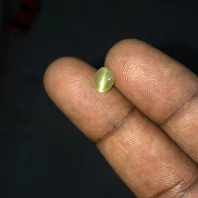 1.30 CT Natural Apple Green Chrysoberyl Cat’s Eye Oval Unheated Ceylon Gemstone - Image 1 of 4