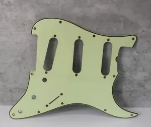 Aged 59 - 62 Pickguard For Fender Strat Wide Bevel Relic - Mint Green - Picture 1 of 6