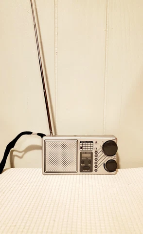 Lifelong Alarm Clock Model 845 Handheld AM FM Radio Cover