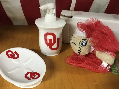 new OU Oklahoma Sooners SOAP DISH Hand Pump DISPENSER Bath Room LOOFAH Set Dorm Cover