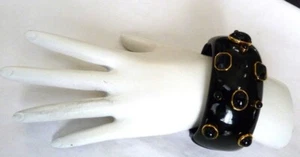 HUGE WIDE JOAN RIVERS CLASSIC MOD BLACK LUCITE CABOCHONS HINGED BANGLE BRACELET - Picture 1 of 8