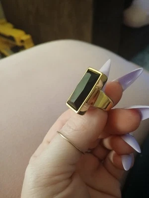 Anillo de ónix negro de acero inoxidable dorado talla 7 Foto 1 de 3