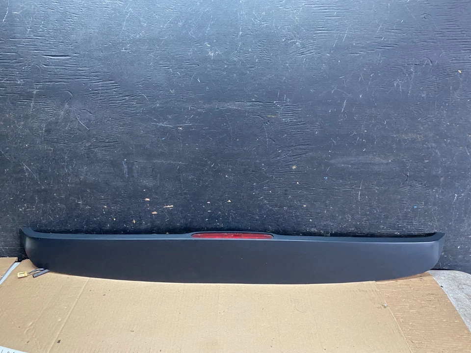 Dodge Magnum 2005 a 2008 alerón trasero superior con luz de freno Q3461 DG Foto 1 de 4