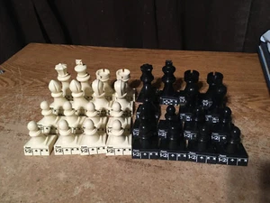 VINTAGE 1972 CLASSIC GAMES CO EDUCATOR CHESS SET -1 BISHOP NO BOARD /WRONGWAY052 - Picture 1 of 11