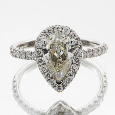 Anillo de compromiso de oro blanco de 18 k con pera y diamantes de corte redondo de 2,00 quilates certificado por GIA Foto 1 de 4
