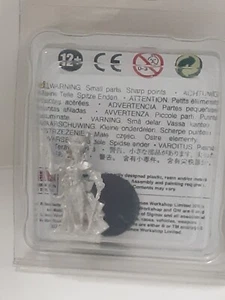 Female Witch Hunter Inquisitor with Inferno Pistol Metal Warhammer 40K OOP NIB - Picture 1 of 2