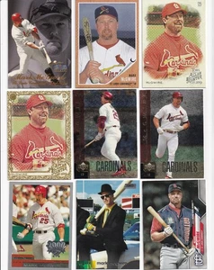 ENORME LOTTO (27) MARK MCGWIRE INSERTI BASE PARALLELI NO DUPES ATLETICA CARDINALI 2 - Foto 1 di 3