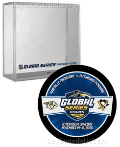 Disco de duelo Suecia Serie Global de la NHL 2025 Pittsburgh vs Predators con cubo de evento - Imagen 1 de 4