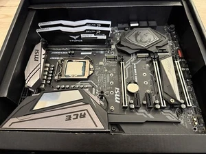 Combiné MSI MEG Z390 ACE avec processeur i7 9700K et 16 Go de RAM - Photo 1/3