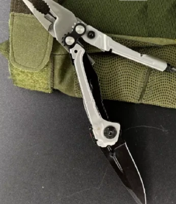 SOG REACTOR  Messer Zange Schraubendreher, Typ Klappmesser INOX Und Schrauberbit - Bild 1 von 4