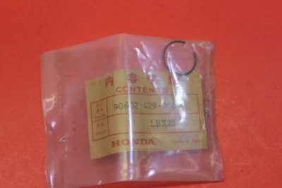 Оригинальный зажим для поршня Honda 1979-1983 XR500 XL500 FT500 90602-429-000 новый из старых запасов  - Изображение 1 из 3