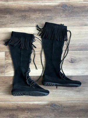 Botas femininas de couro Minnetonka 7 frontais renda joelho alto camurça franja preta EUA - Imagem 1 de 4