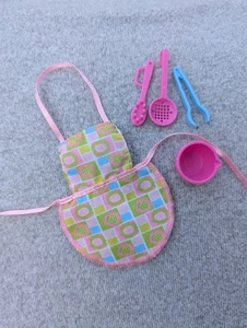 Barbie Kleidung Schürze Kochen Küchenutensilien Schüssel Koch Koch Bäckerei Mattel  - Bild 1 von 2
