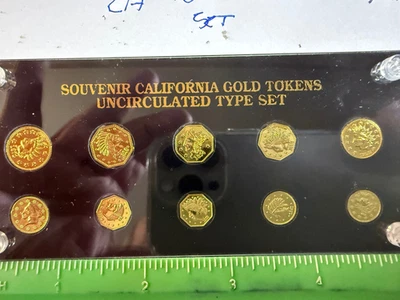 TIPOS DE ORO CALIFORNIA - JUEGO DE 10 MONEDAS EN ANTIGUO SOPORTE DE EXHIBICIÓN Lote #1225 Foto 1 de 4